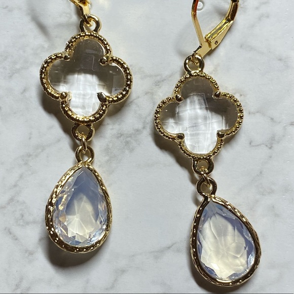 Leaf clover drop earrings